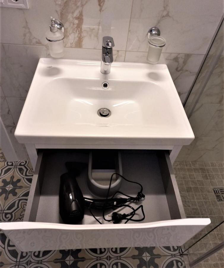 Iris Apartment On Popovich Лвив Екстериор снимка