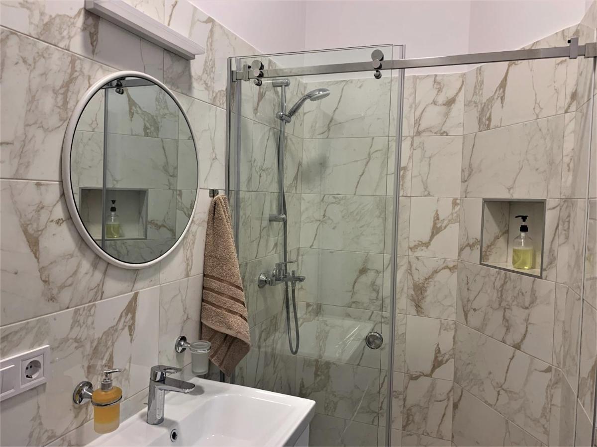 Iris Apartment On Popovich Лвив Екстериор снимка
