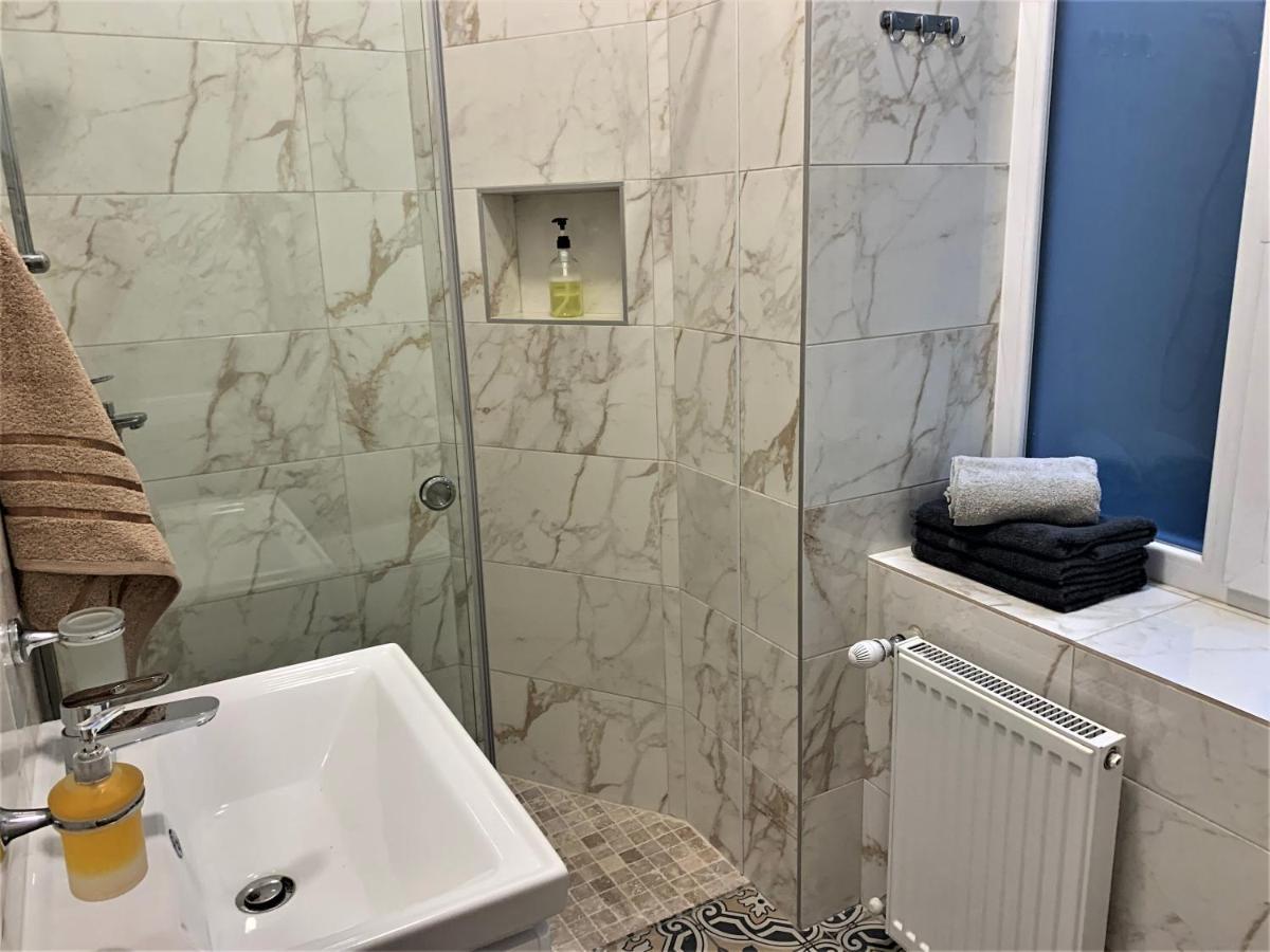 Iris Apartment On Popovich Лвив Екстериор снимка