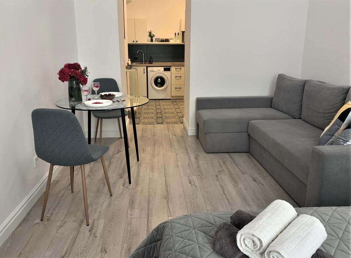 Iris Apartment On Popovich Лвив Екстериор снимка