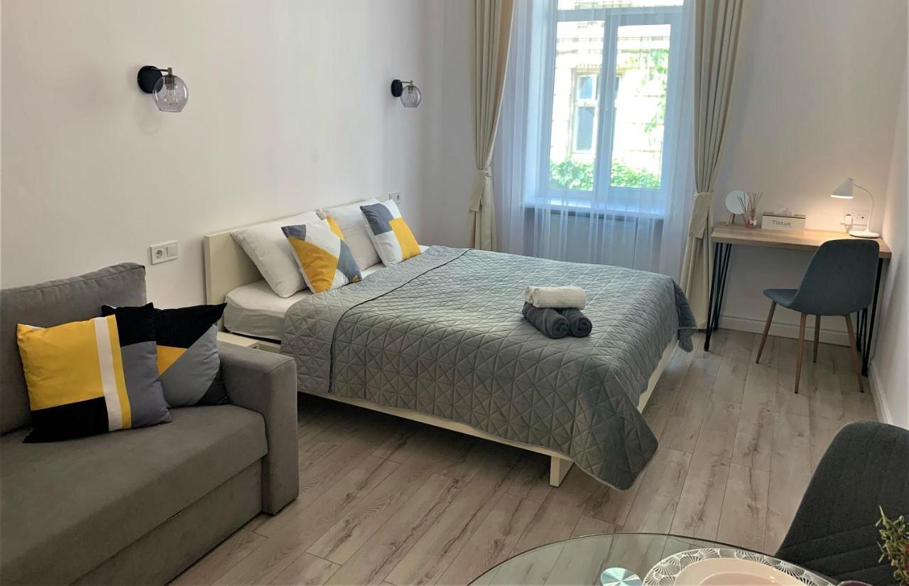 Iris Apartment On Popovich Лвив Екстериор снимка