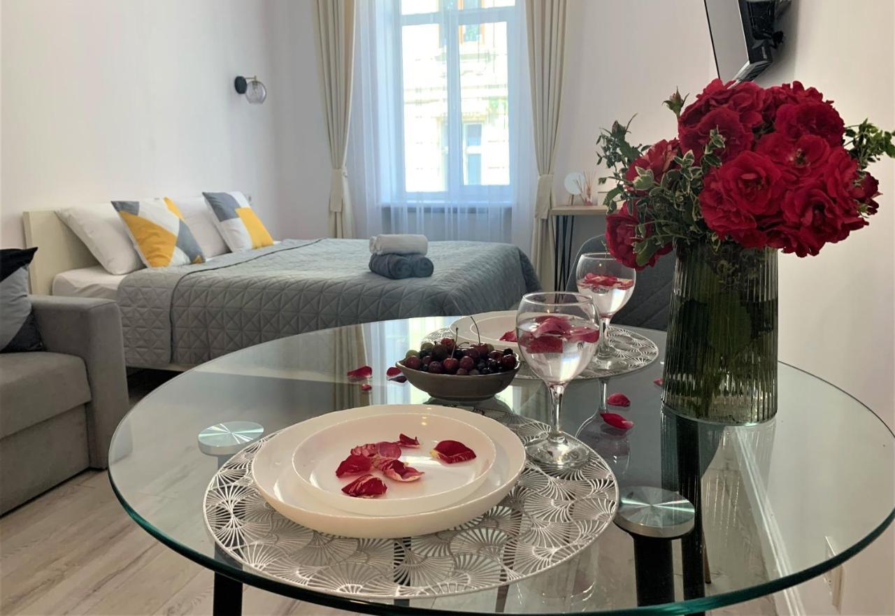 Iris Apartment On Popovich Лвив Екстериор снимка