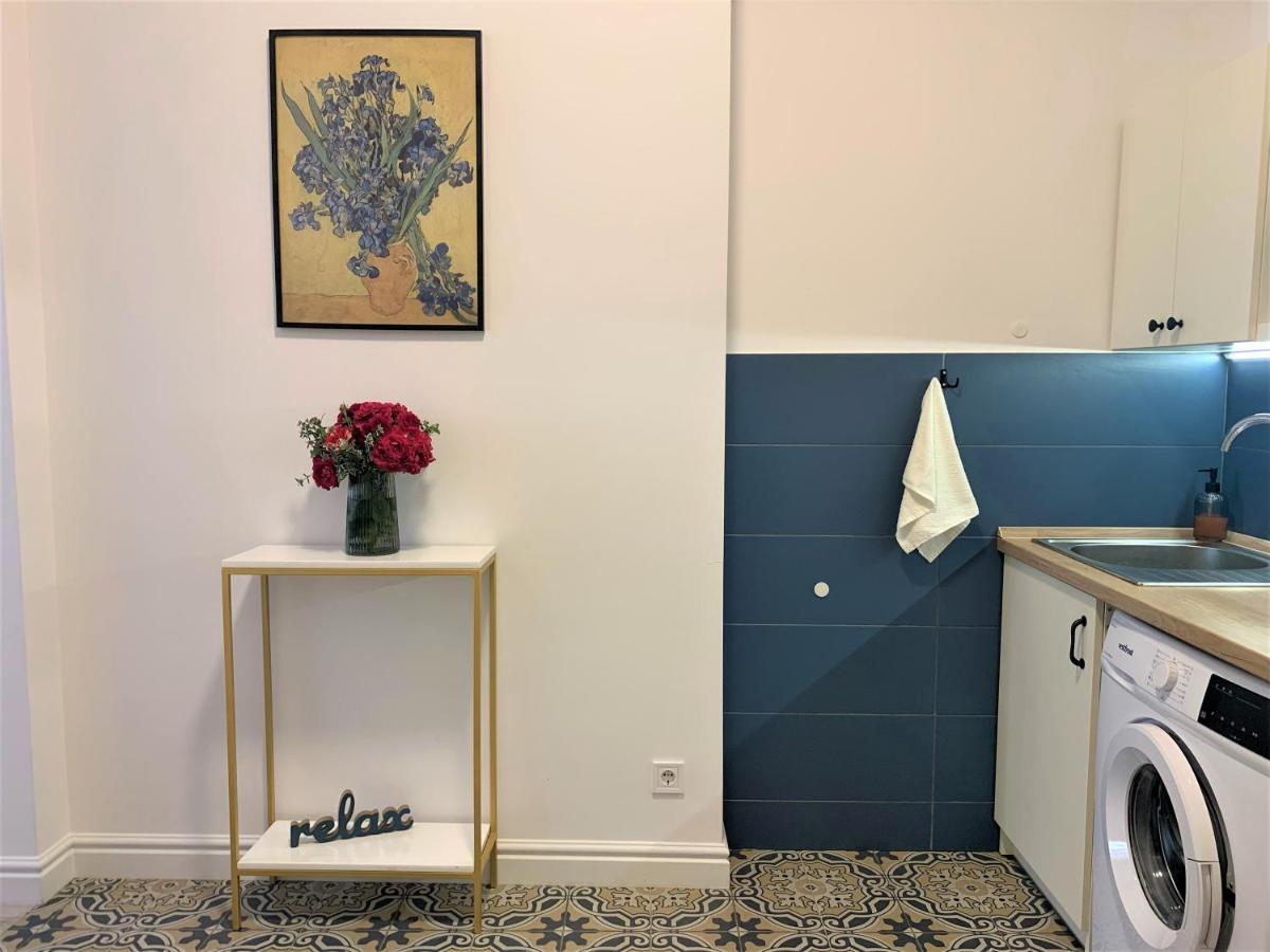 Iris Apartment On Popovich Лвив Екстериор снимка