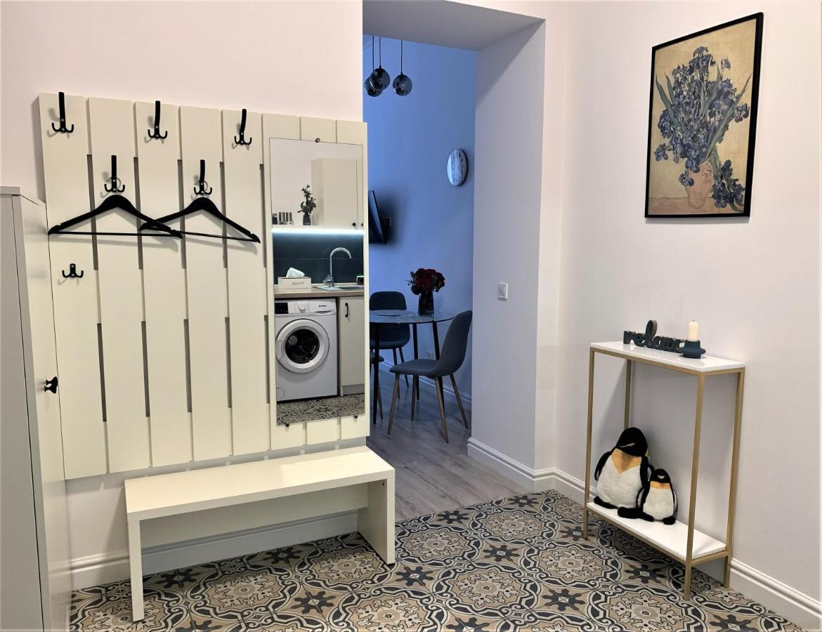 Iris Apartment On Popovich Лвив Екстериор снимка