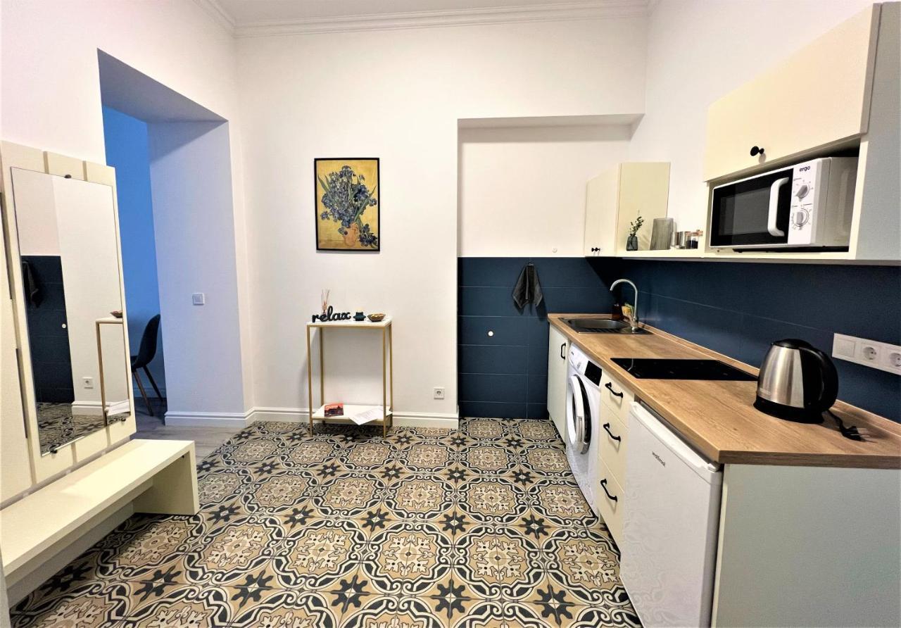 Iris Apartment On Popovich Лвив Екстериор снимка